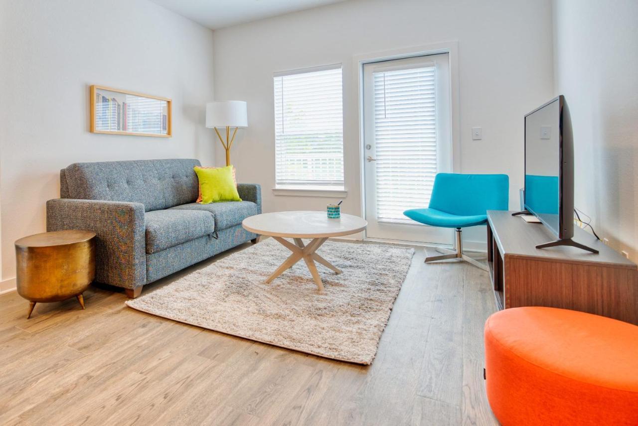 Luxe One Bedroom Apartment With Balcony Gainesville Exterior photo