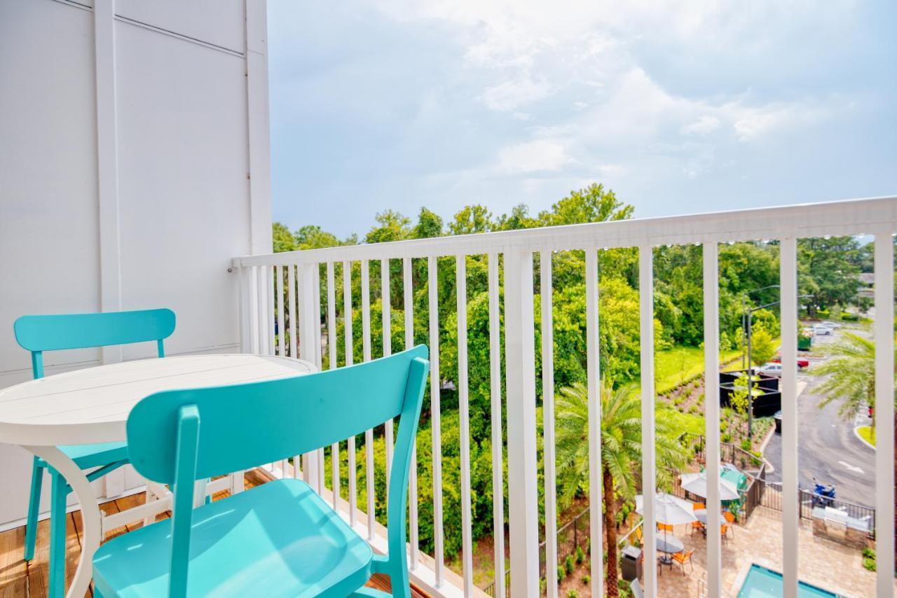 Luxe One Bedroom Apartment With Balcony Gainesville Exterior photo